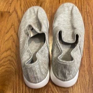 Le Mouton Slipper NWOT